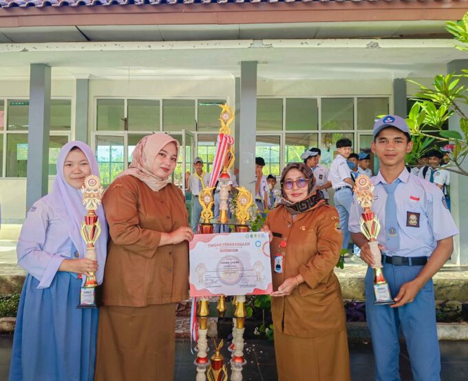 SMAN 1 Leuwisadeng Pertahankan Gelar Juara Umum di Lomba PMR "Redconic 5"